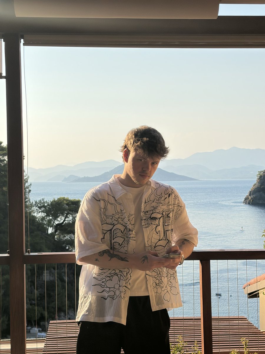 vaiidy's tweet photo. Beautiful vacation for the third year skrrtt. Don’t miss the hot ass weather in germany… #german #gym #twitch https://t.co/SlyVau2Pig
