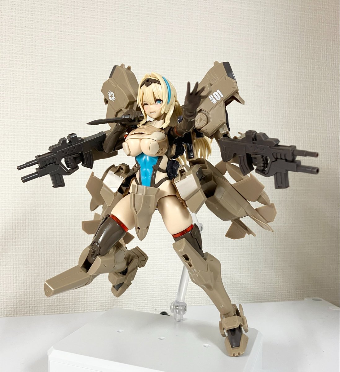 zephyr_00s's tweet photo. 米国戦術機と合いそうだなと思って購入したゼニス・ガール、試しにアクティヴ・イーグルと合わせてみたら予想通り相性抜群！F-15Eの方でも良さげなのでTSFG(戦術機ガール)製作が捗る
 #マブラヴ  #ゼニス・ガール  #コトブキヤ https://t.co/f5c4BghtED