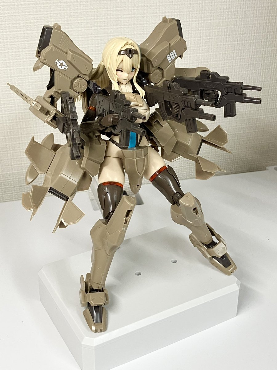 zephyr_00s's tweet photo. 米国戦術機と合いそうだなと思って購入したゼニス・ガール、試しにアクティヴ・イーグルと合わせてみたら予想通り相性抜群！F-15Eの方でも良さげなのでTSFG(戦術機ガール)製作が捗る
 #マブラヴ  #ゼニス・ガール  #コトブキヤ https://t.co/f5c4BghtED