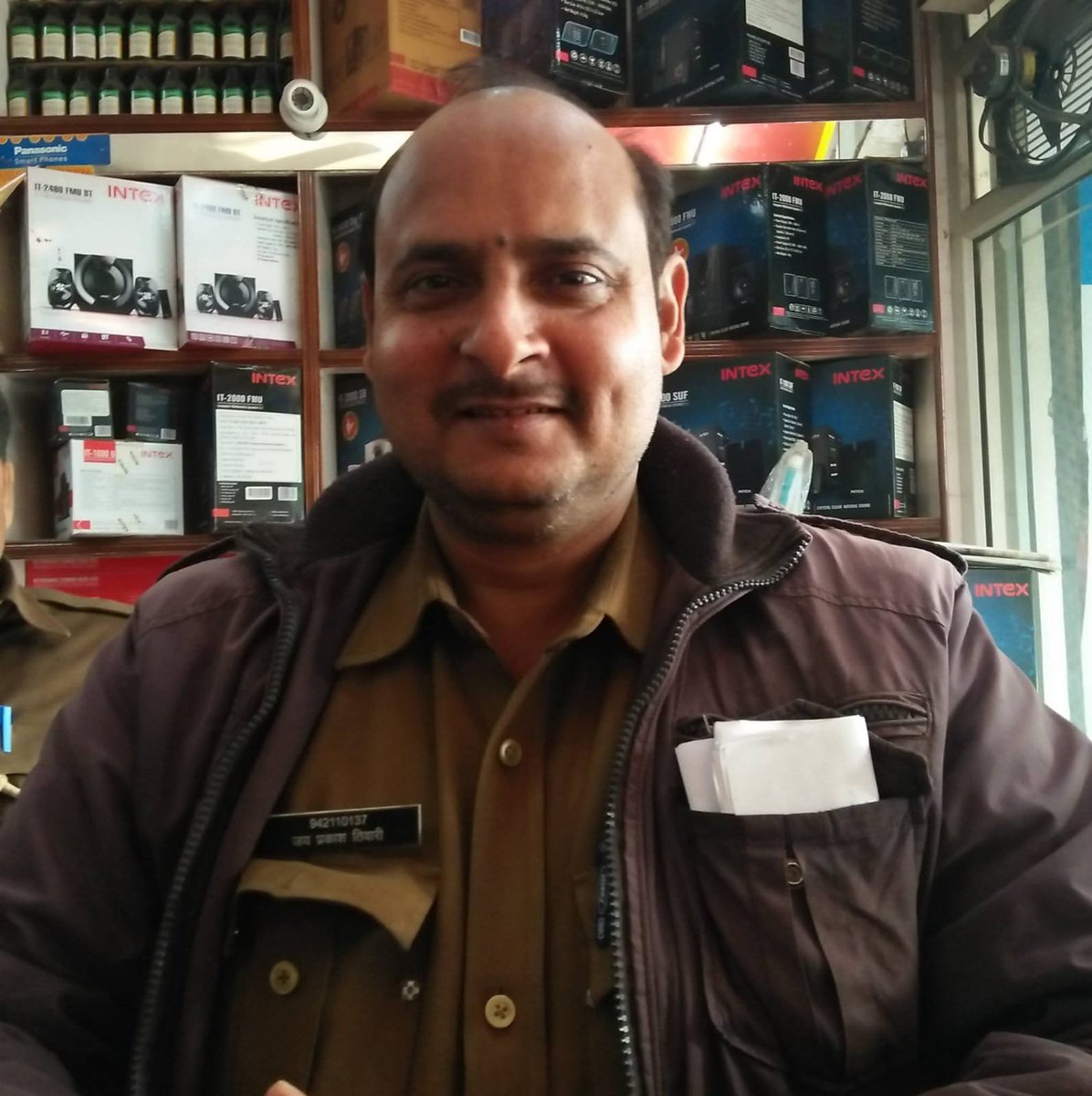 sitapurkisonch's tweet photo. क्या यूपी पुलिस की तबादला नीति सिर्फ कागज़ों तक सीमित है लखनऊ के दुबग्गा थाना की जेहटा चौकी में एक ही दरोगा की लगभग 6 वर्षों की तैनाती पर गंभीर सवाल उठ रहे हैं यदि तथ्य सही हैं तो तत्काल निष्पक्ष जांच हो और जिम्मेदारी तय की जाए @Uppolice @lkopolice @dgpup जनता जवाब चाहती है https://t.co/TNskoRKedi
