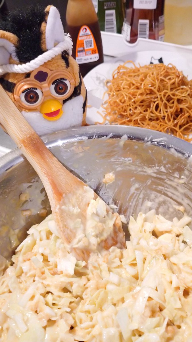 PityFontana's tweet photo. まじぇまじぇ。モダン焼き作るじぇ！
東京モンには負けへんでー！#粉もん大好きトラちゃん https://t.co/Do6lnBuISL