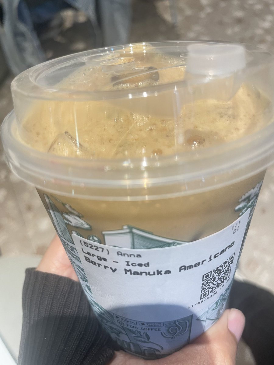 Biru/ 青い tweet media
