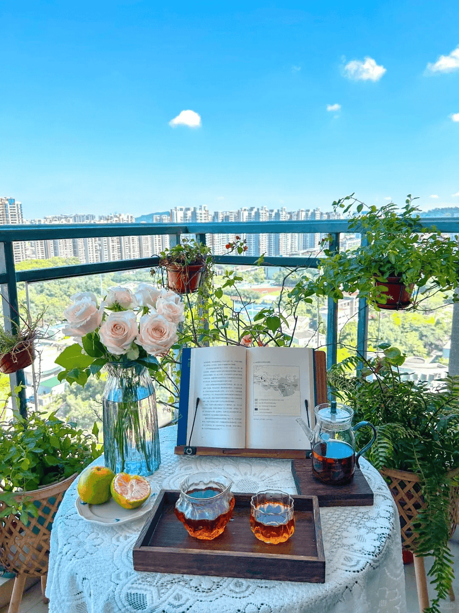 RodOkubob86's tweet photo. Just sipping iced coffee on the balcony, watching the clouds drift by—nothing beats this lazy weekend vibe.， https://t.co/kBwfrlzZy6