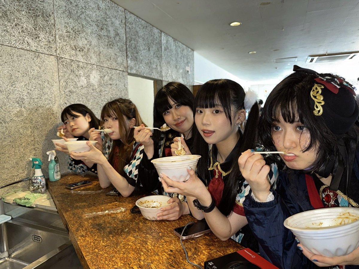 Hellzapoppin_JP's tweet photo. 本日二本目も日ノ目企画presents "SATURDAYRIGHT NIGHT"@ 京都ROKAでした！
メンバー考案セトリでお届けしました！

次回出演は京都二日目！
日ノ目企画presents "SUNDAYRIGHT"@ 京都ROKAでお待ちしています！ https://t.co/QGWDuN3mC5