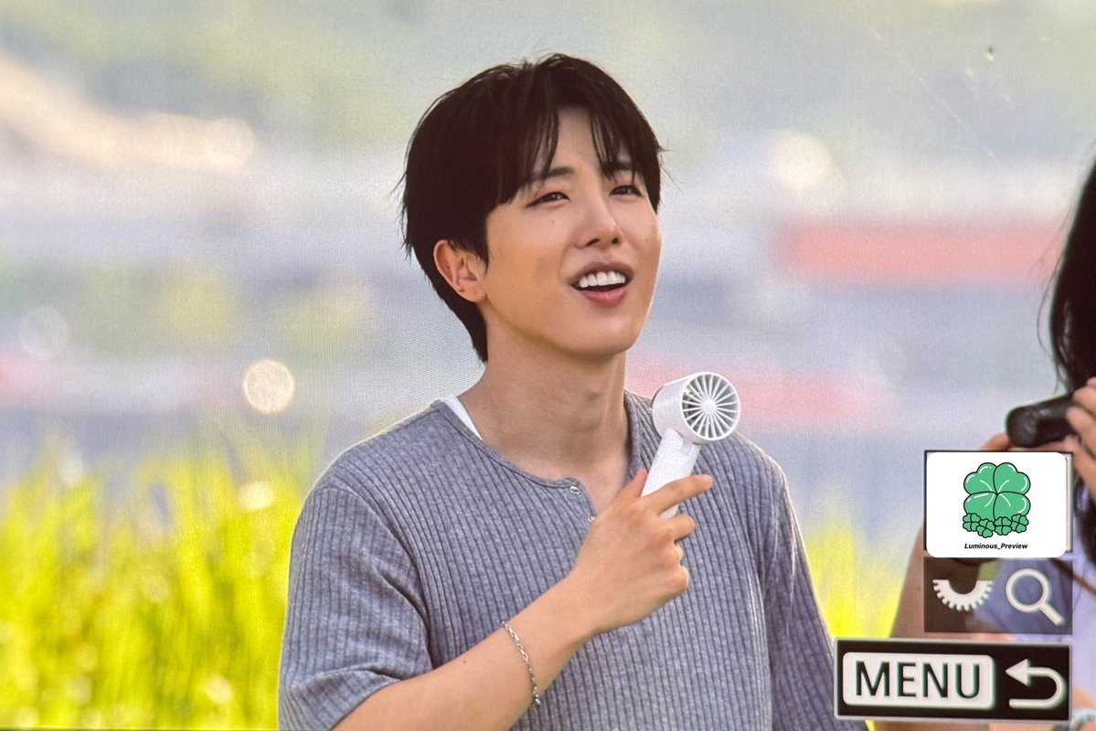 luminous_042's tweet photo. 260711 망원 초록길광장 버스킹 𝙋𝙧𝙚𝙫𝙞𝙚𝙬

#세븐어스 #SEVENUS 
#희재 #HEEJAE https://t.co/gNKZNKE0Gg