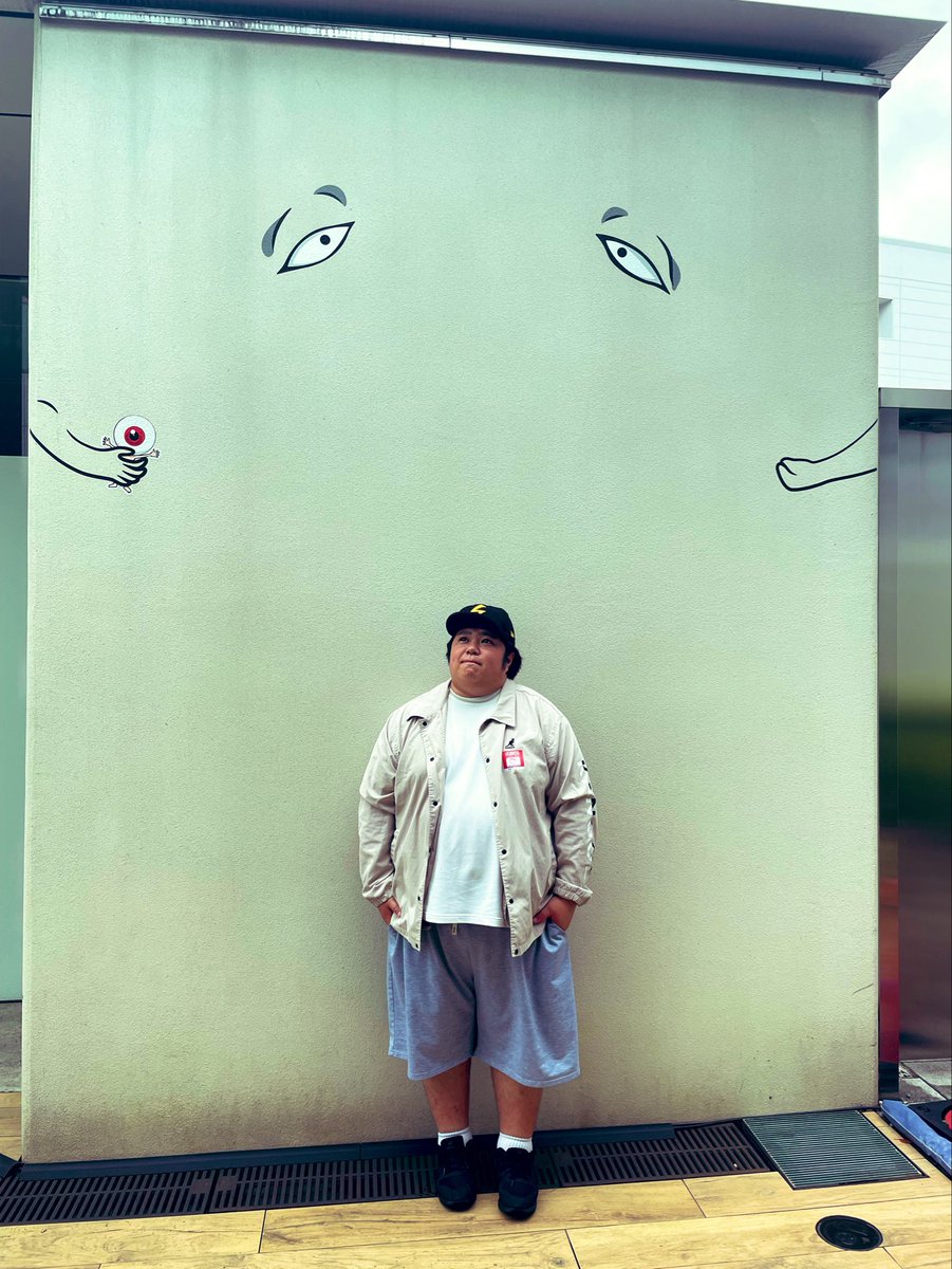 kakuchanko716's tweet photo. 気付けば4ヶ月くらいSNSにいませんでした。
引用元の動画にある通り、相変わらず巨大なまま生きております。
久々に現れたら激ヤセ！！とかじゃなくてすまんな！
兎にも角にも #アバラジオ 祝6年目突入でございます。
是非とも動画視聴してね〜。
#劇団肋骨蜜柑同好会 #rokkotsumikan https://t.co/969JQ4bppZ