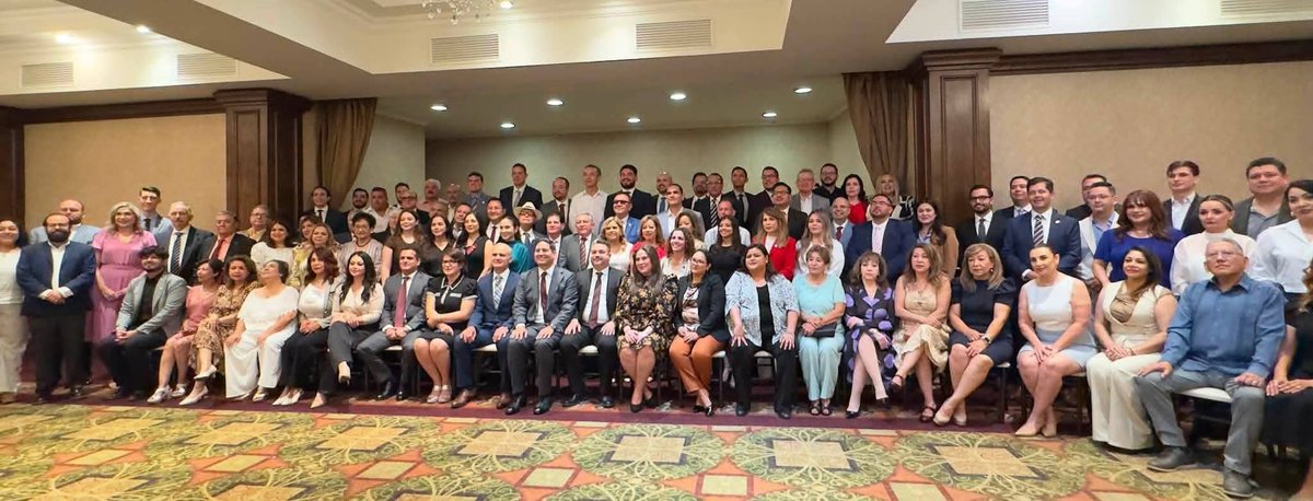 aromerop's tweet photo. Festejo del día del Abogado 2026.
#abogadas #abogados 

@BARRASONORENSE1 @elalbertomedina @juanczuniga @marcelobeyliss @rquirrin https://t.co/lra4pEJYzy