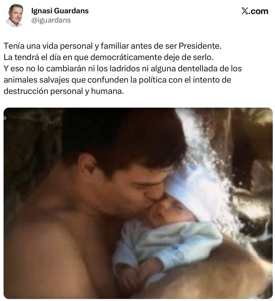CsFernavarro's tweet photo. Se ve que ayer enviaron desde Moncloa, en vez del argumentario habitual, una foto, con el fin de que improvisen y compitan para mostrar su servilismo. Cuánto sadismo. https://t.co/pMREGAI9Cj