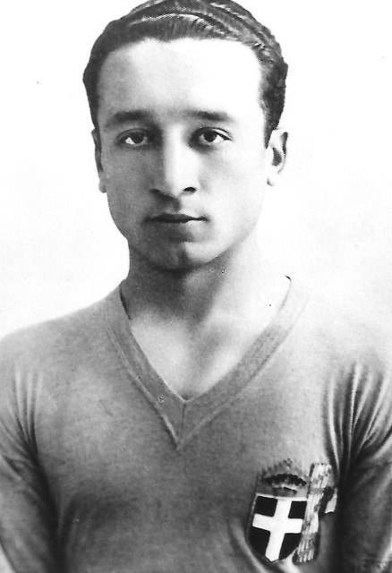 ultras_antifaa's tweet photo. On July 10, 1944, Italian anti-fascist footballer and partisan Bruno Neri, who played for Fiorentina and Torino, was killed while fighting against the Nazis near Marradi. 

In 1931, at the opening of Florence's Giovanni Berta Stadium, he became the only footballer to refuse to perform the fascist salute in front of Mussolini. 

During World War II, Neri joined the Italian Resistance, took up arms against fascism, and fought against the nazis and Mussolini's forces until the day he died.