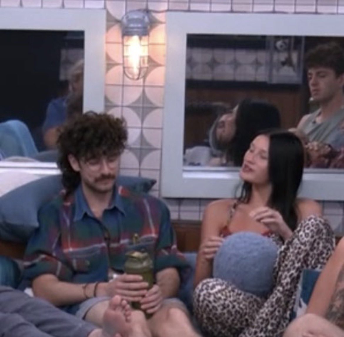 bb_kat909's tweet photo. I already went to sleep but woke up to Barrett and Ashley crumbs #thankyou #bb28 https://t.co/xixNZHMhYE