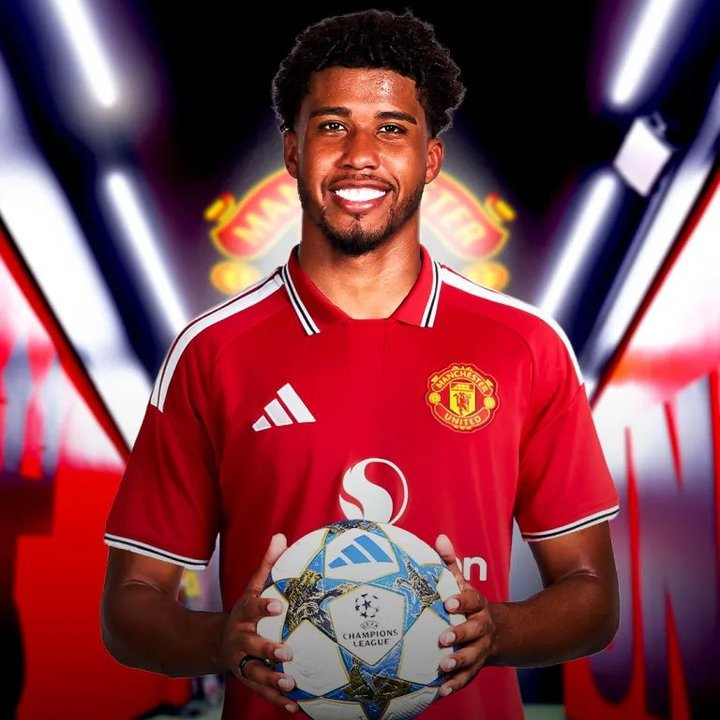 UnitedUpdates's tweet photo. 🚨 NEW: Andrey Santos is expected to begin training with the Manchester United squad on Monday.

[@Djaameel_] #mufc https://t.co/RNnD0ZcP8F