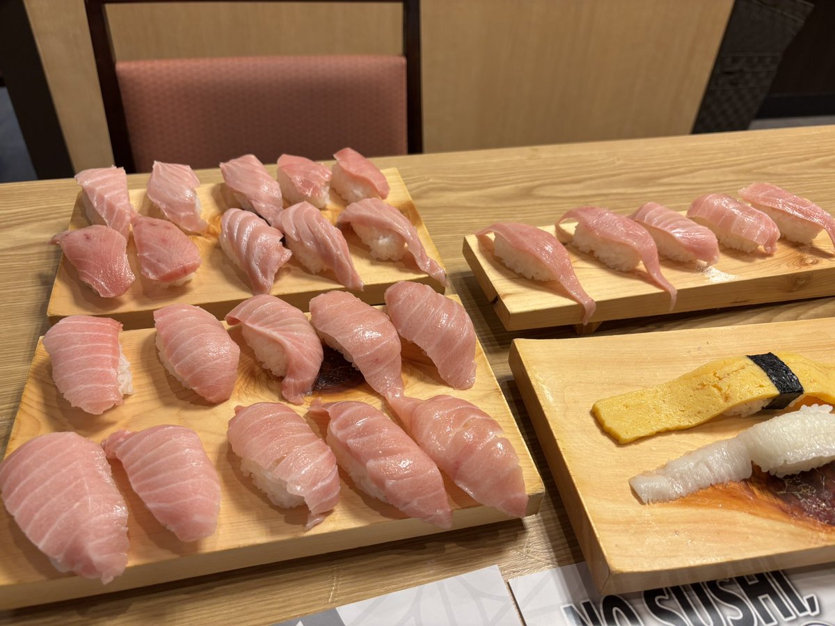 identitystuden's tweet photo. 大トロ食べ放題に来た！
合計で30貫食った！美味かった！！ https://t.co/s3EW6uxT1u