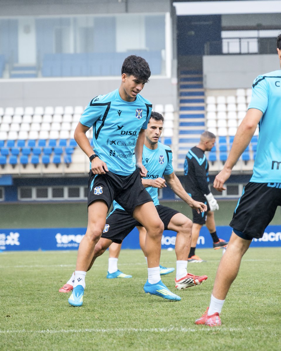 CDTOficial's tweet photo. 🏋️‍♂️ El #CDTenerife 2026/2027 ya se ejercita en la Ciudad Deportiva

🔗 https://t.co/19D4y31AB8 

#TanNuestro #APorLaSegunda https://t.co/wx72Qr3KYh