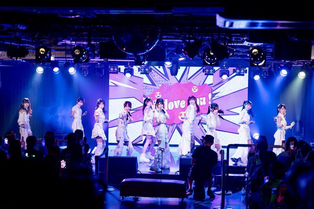 whsp_official's tweet photo. ◤🦂『女性・ファミリー（親子）LIVE』ありがとうございました🤍◢ #WHITESCORPION #ホワスピ

いつもとはまた違った演出や温かい雰囲気に包まれたライブでしたが、いかがでしたか？👀

集合写真では至る所に隠れたメンバーが🫣どこにいるか探してみてください🔍

🎧セットリスト🎧
NA:NATSU
1.I do love you! 
2.純愛トースター（Edit ver.） 
3.希望には羽がついてる 
4.Beach opening 
5.心が目を閉じる 
6.ポラリス（北極星） 
7.はんなり神輿ガール(HANNALLY) 
8.アイ マイ ライフ 
9.7秒のレジスタンス 
10.その世界線を生きている 
EN.タラレバ