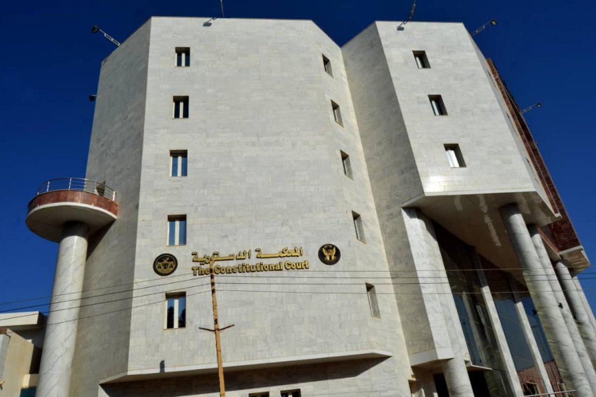 atafmohamed3's tweet photo. الفريق أول البرهان يصدر قراراً بتعيين (6) قضاة أعضاء بالمحكمة الدستورية

الخرطوم — السوداني 
علمت صحيفة (السوداني) أن رئيس مجلس السيادة، الفريق أول ركن عبد الفتاح البرهان، أصدر قراراً سيادياً، يقضي بتعيين قضاة أعضاء جُدد بالمحكمة الدستورية.

وشمل القرار، تعيين خمسة من الكوادر القانونية لعضوية المحكمة الدستورية، وهم: (سومي زيدان عطية، إبتسام أحمد عبد الله موسى، محمد أحمد محمد طاهر، محمد زمراوي ناصر همت، عليش عثمان الحاج عامر ود. صلاح علي عبد المكرم عبد الله).

ووجه جميع جهات الاختصاص المعنية بوضع هذا القرار موضع التنفيذ فوراً.
#السودان #sudan