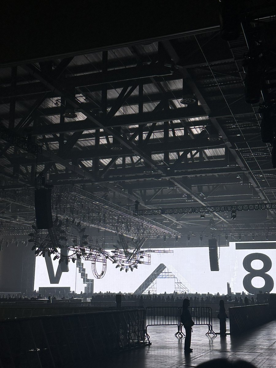 ssoss_ddaa's tweet photo. 어엉 내 옆 뒤 캐럿들 덕에 넘 즐거웠음.
V8 너무 좋아..
버논이 너무 좋아! 아름다워..
디에잇 너무 좋아! 아름다워..
스탠딩 재미있어..(힘들어..) https://t.co/blGGtwmFa6