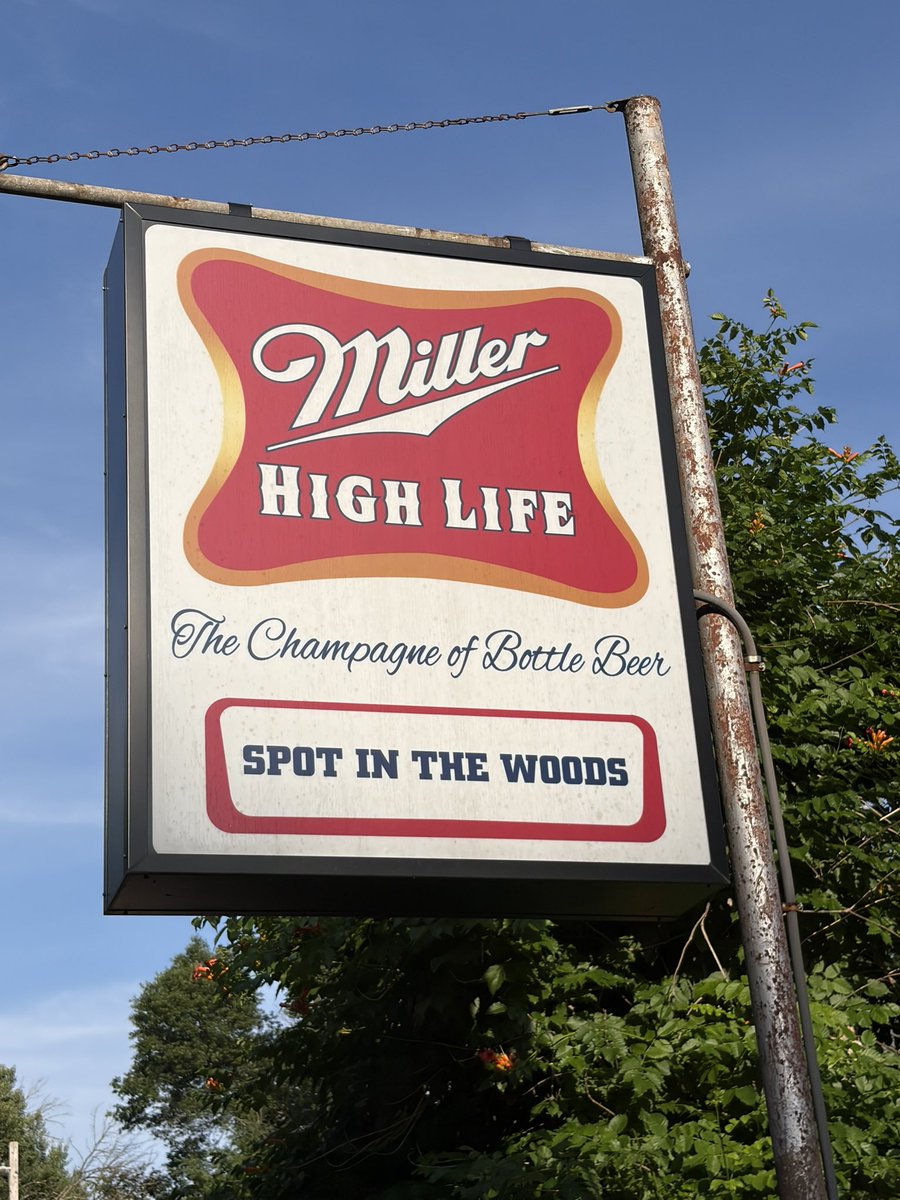 DivesOfWI's tweet photo. Spot in the Woods

Friendship, WI

This place rocks if you hate drinks and food. Bartender left when we walked in to “run errands.” https://t.co/sg81EcFqjv