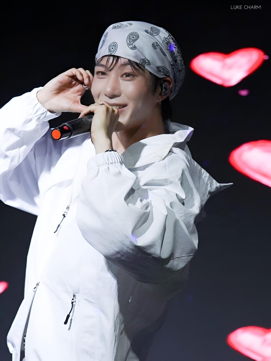 luke__charm's tweet photo. 2026/06/27  
Dignity Live in SEOUL [POINT BLANK : Zero Distance] 팬콘 2부🤍
 #디그니티 #DIGNITY 
#루크 #LUKE 
#SLIPSHOT #POINT_BLANK
@DGNT_Official @DIGNITY_members https://t.co/331LLYhufj
