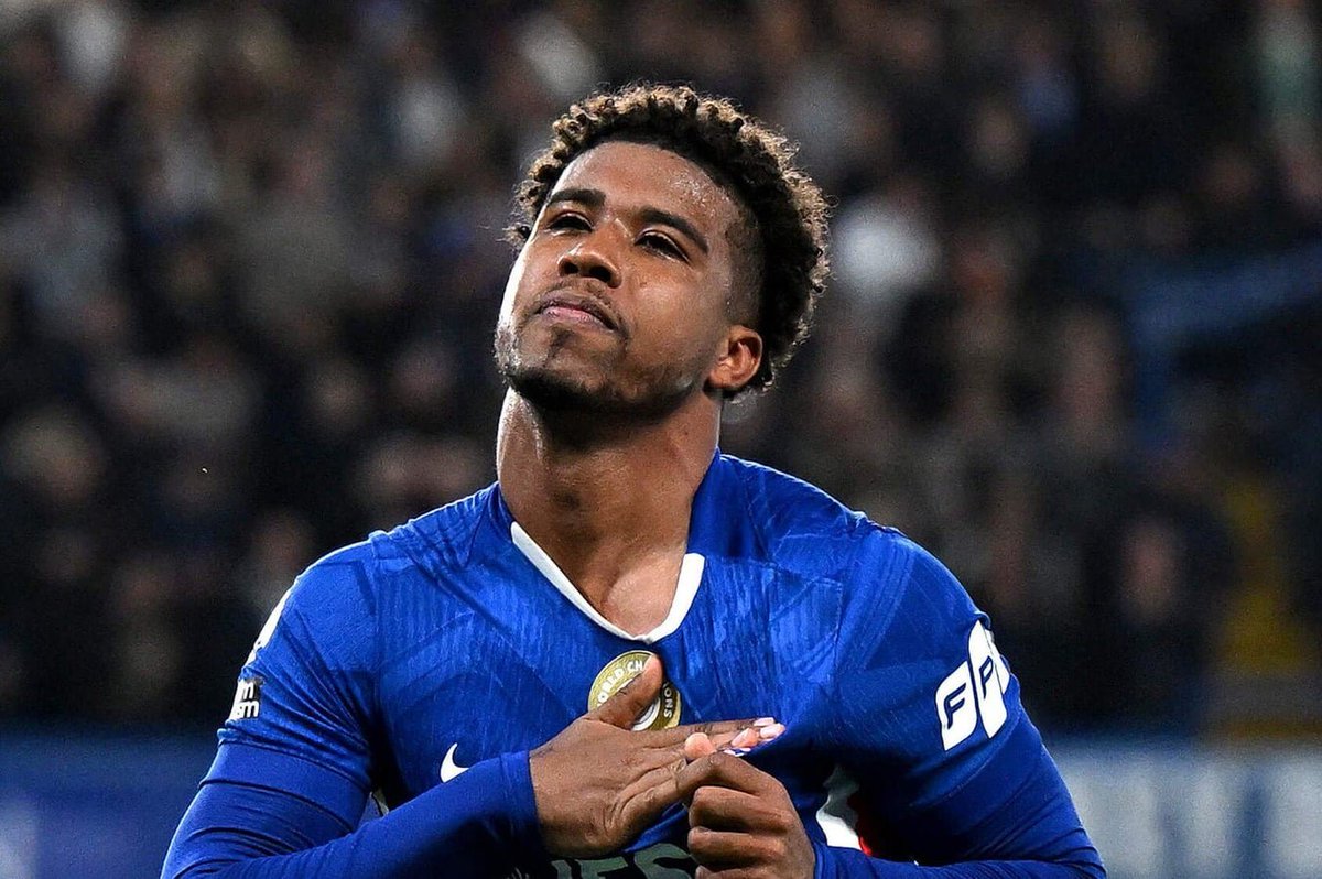 FrankEra_'s tweet photo. 🚨🇧🇷 | JUST IN:

Andrey Santos was at the training ground this morning but did not participate in today’s session.   

He is expected to begin training with the #MUFC squad on Monday.   

[@Djaameel_] https://t.co/Itl8FJne2c