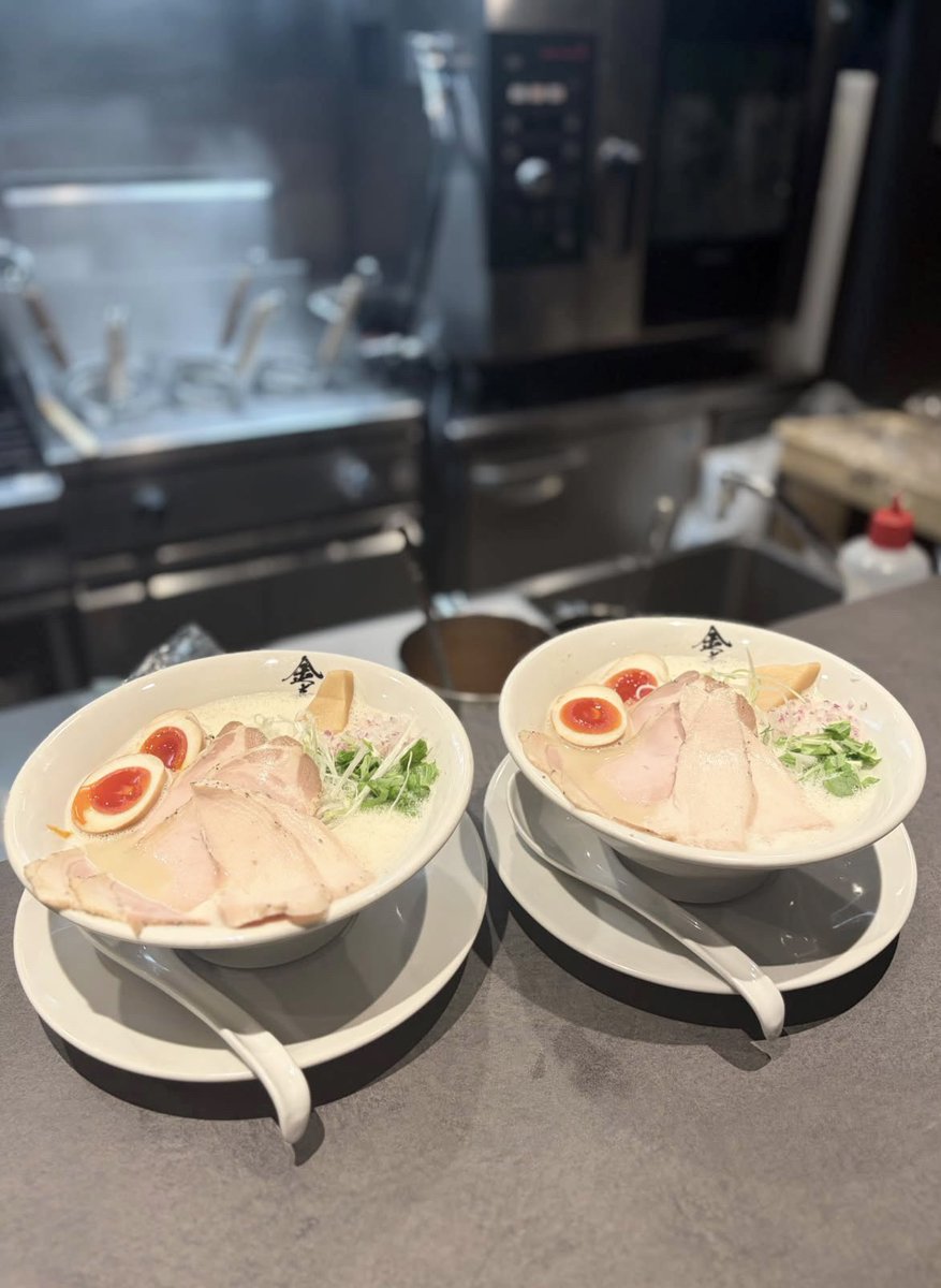 ury8m_'s tweet photo. 難波の鶏白湯らーめん、ごちでした(=ᴗ=)🤍 https://t.co/oRaKPd9VZm