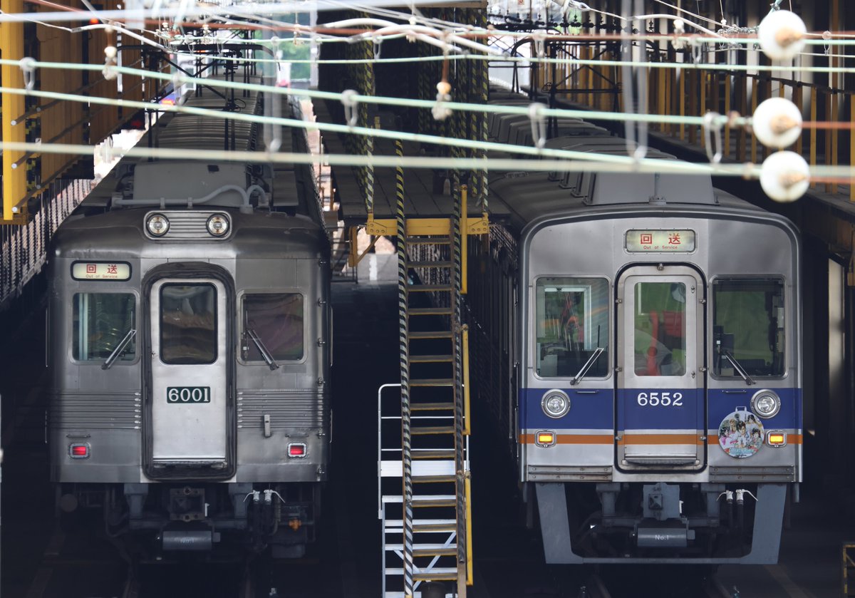 senshuliner's tweet photo. 今日は午前中に相次いで入庫してしまった注目の6001F「お銀」と6552F「シティハンター」。買物ついでに千代田検車区を覗いてみると期待通り並んで点検中でした。裏返せば両車とも日中は「お昼寝」で、個人的には少々寂しい1日となりました。
2026.7.11 千代田検車区 https://t.co/HwUm8HhylH