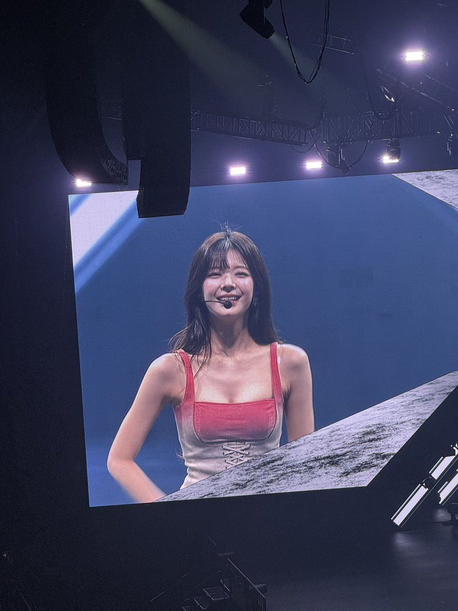 beHYOtifulBoA's tweet photo. ANG GANDA NI LIA SO MUCH!!! 
#ITZYinManila #ITZY_TUNNELVISION_MANILA https://t.co/qovq2G5uKG