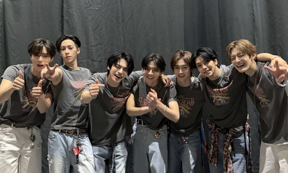 mniiowon's tweet photo. ald1's first fancon is officially over!🥺👏🏻

well done, babies. im so so proud of you. let’s keep climbing together from here. i hope this is just the beginning of an even bigger journey for all of you and i’ll always be here to witness every step of it.

i love you. 🤍 https://t.co/NKWgfi4p5s