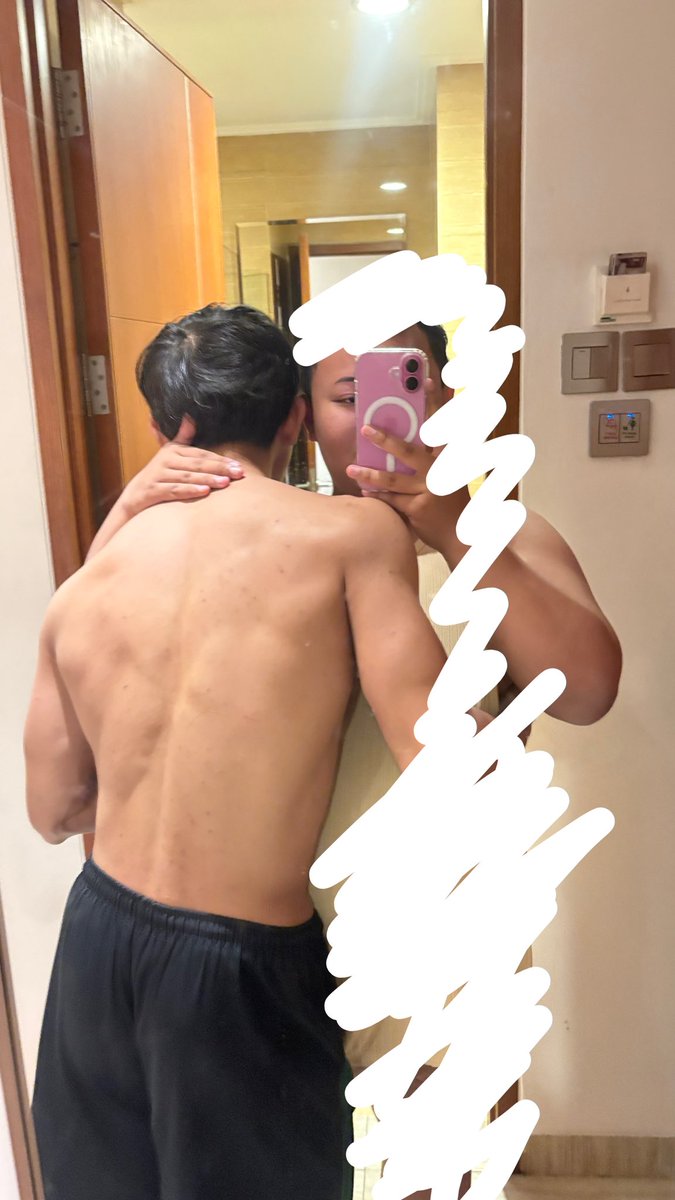 SilvanaBoty's tweet photo. Duh enak nya cuddle d tengah cuaca dingin Bandung🤭@LollipopGirls__ @tspromot @abs_fetish @MGelohe #gaypulogebang #gaymalang #cdersemok #shemale https://t.co/n6S1UKQrIP