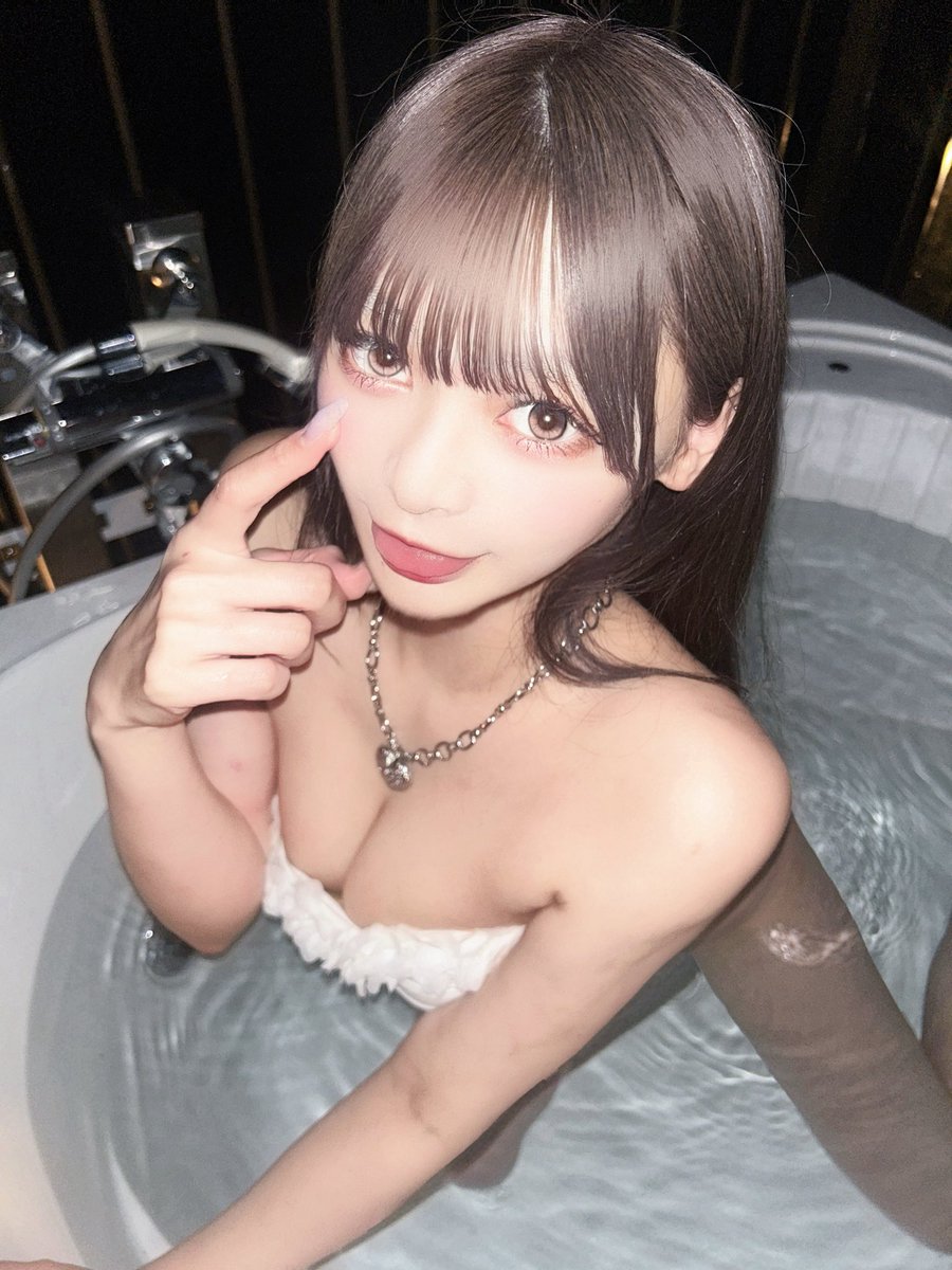 vzp9n's tweet photo. スクロール止めちゃった男の子🙋 https://t.co/8xaxUqSip7