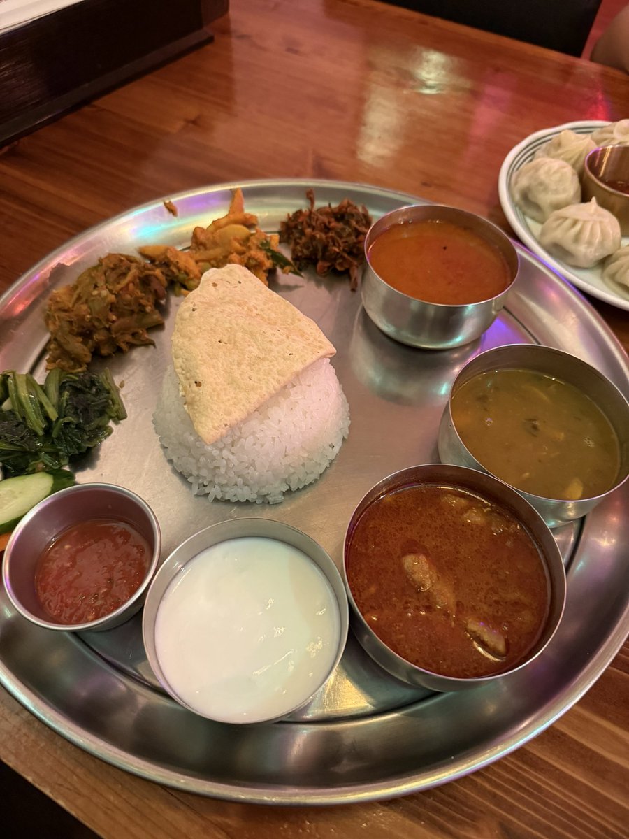 hk2010_'s tweet photo. 今夜はネパール料理🇳🇵 https://t.co/EzLTwFZvFW