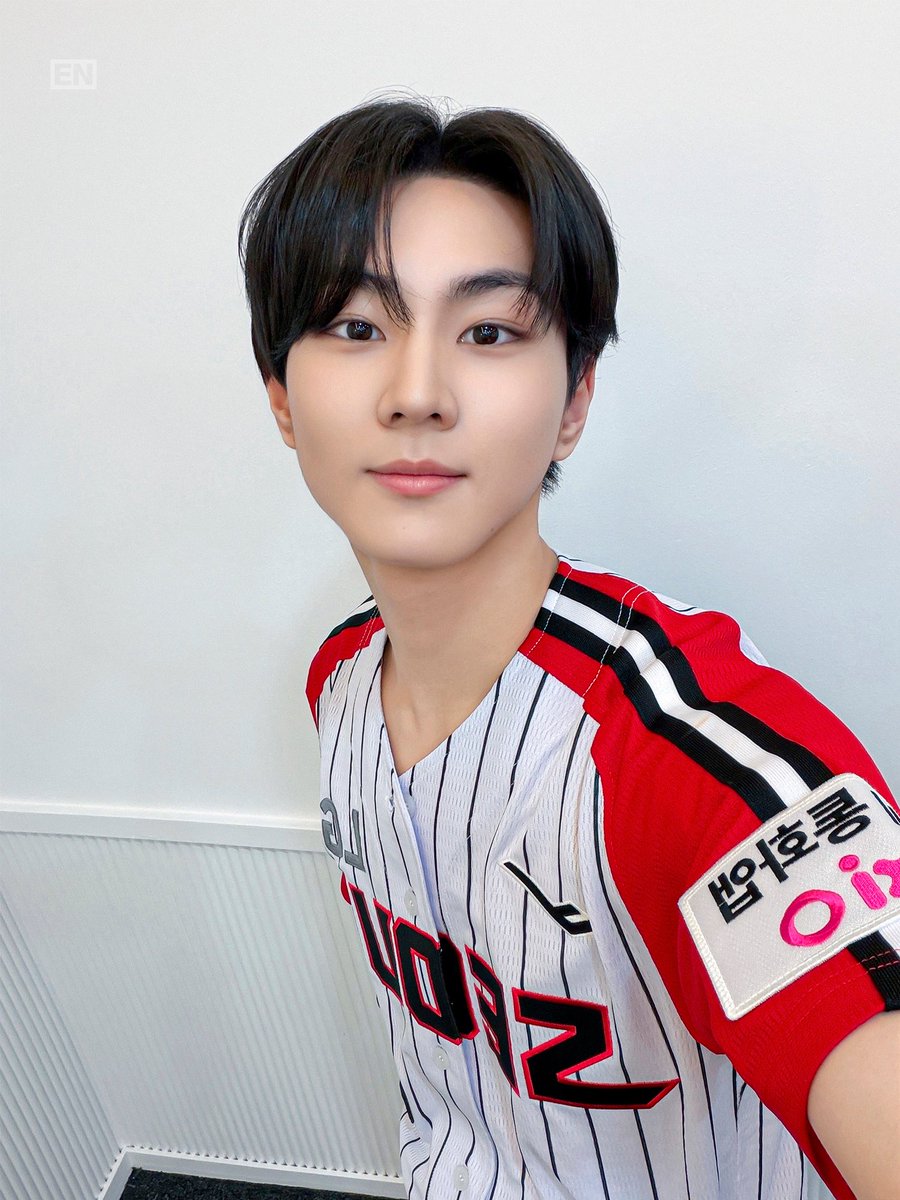 JUNGWONGLOBAL's tweet photo. #정원 PHOTO | 260711

ENHYPEN JUNGWON &amp; SUNGHOON
<LG Twins First Pitch·First At-Bat> Behind Photo Sketch 📸

(1/4)

🔗: https://t.co/mkApyKZhB1

#JUNGWON #엔하이픈_정원 #ENHYPEN_JUNGWON @ENHYPEN_members @ENHYPEN https://t.co/23YKRn2tL6