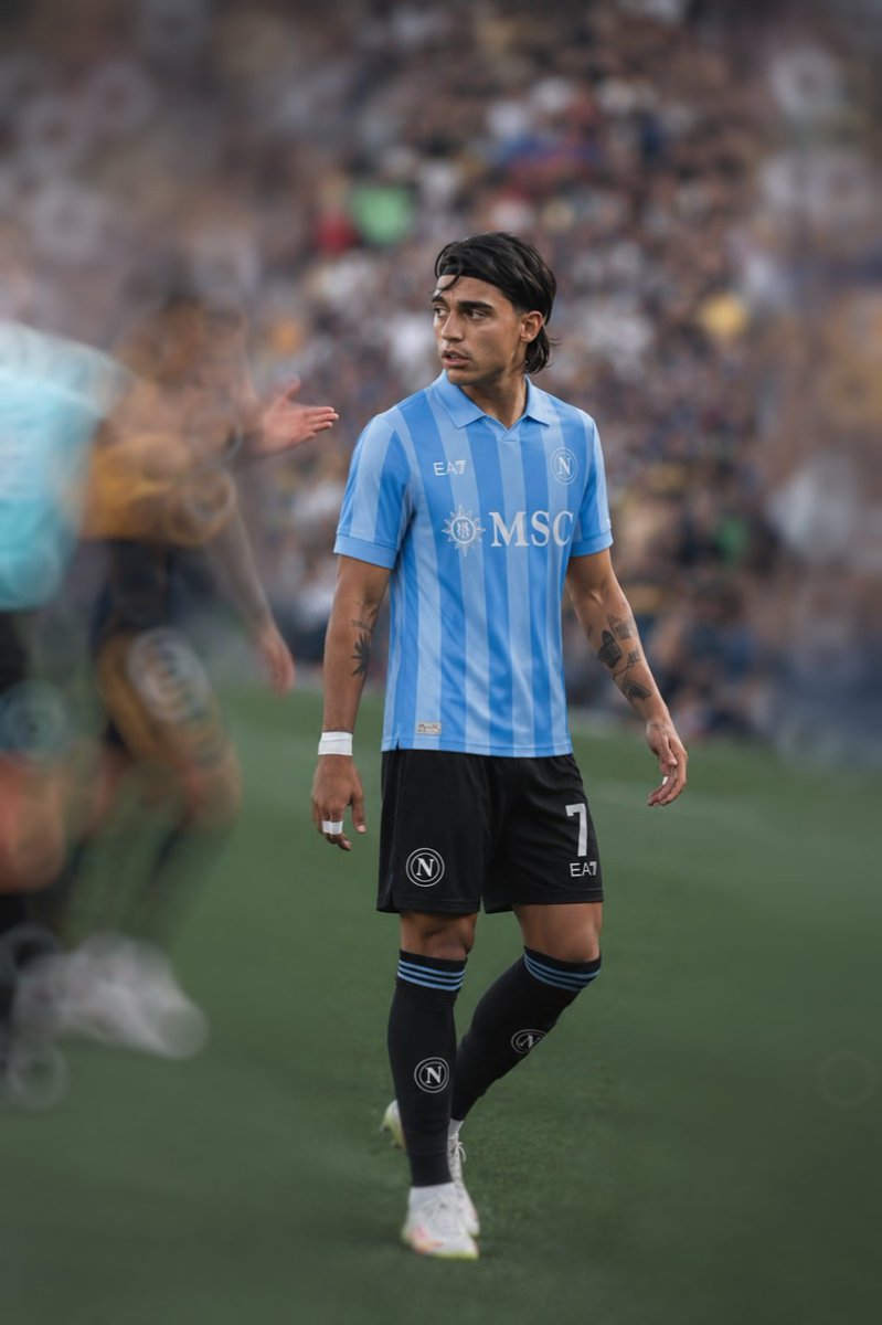 marcorzzn's tweet photo. Come starebbe a Zeballos? #Napoli #SSCNapoli #ConceptKit #NapoliCentenario #zeballos #calciomercato https://t.co/1fqR8F0Xyr