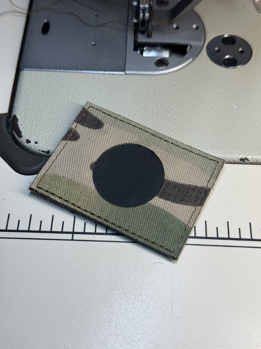 sewkawa's tweet photo. マルチカム日本国旗ワッペン作ってみました
黒い部分は贅沢にxpacを使用

レーザーカット素晴らしすぎる https://t.co/RpHvtuYpM3