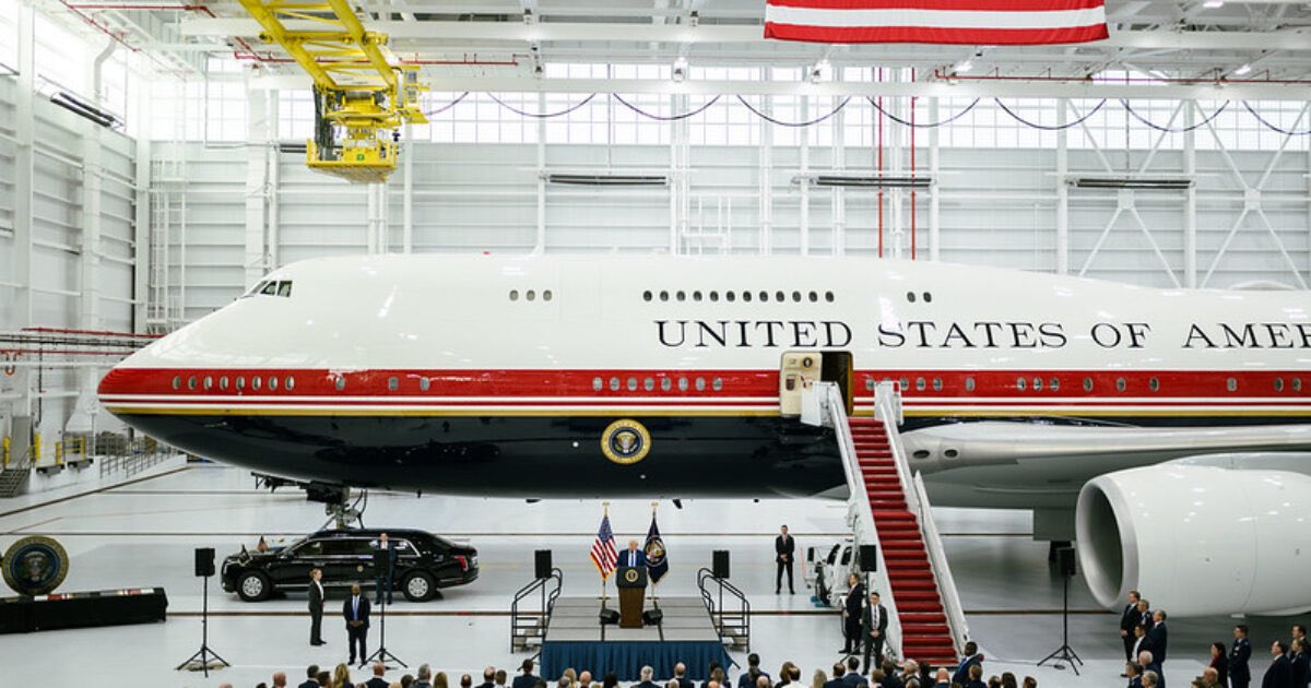 gatewaypundit's tweet photo. Federal Agents SERVE SUBPOENAS on Four NYT Reporters Who Published Story Claiming New Qatar Air Force One Lacks Key Security Features

Link in the comment section. https://t.co/4Zny2U53x7