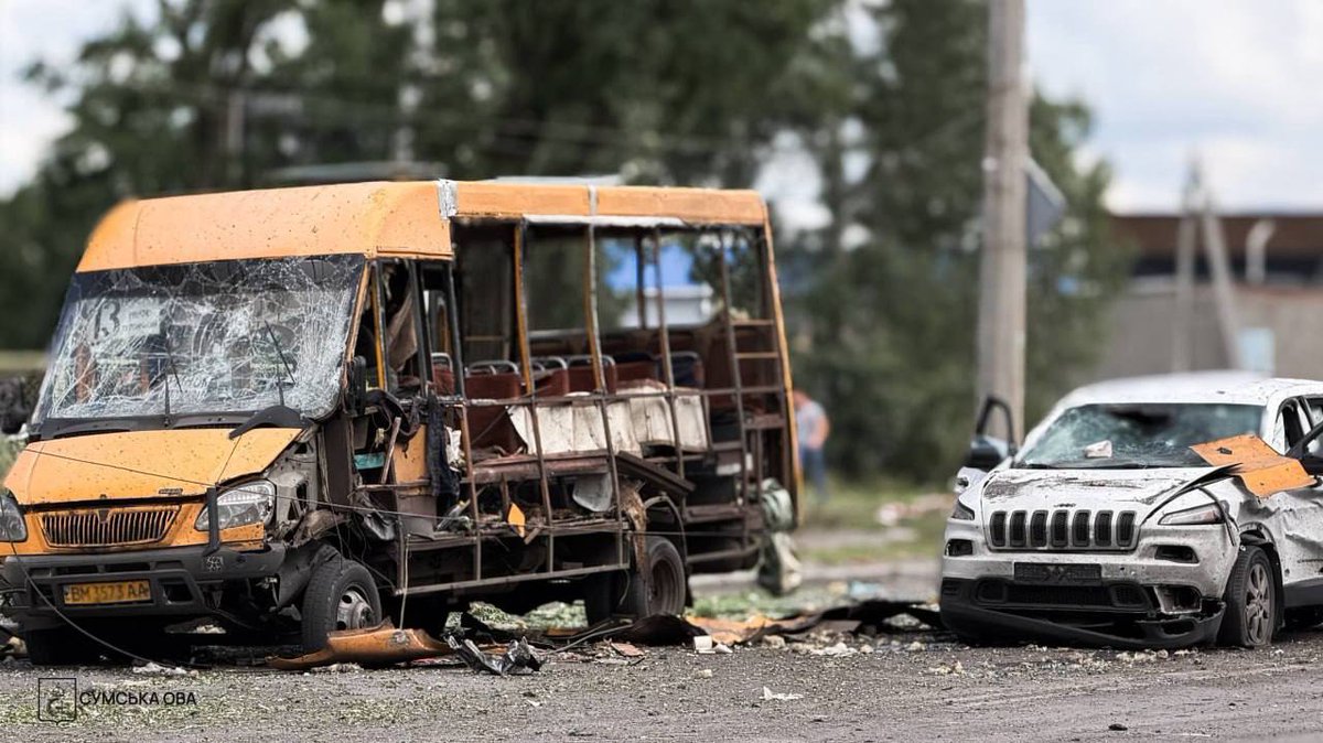 BohuslavskaKate's tweet photo. 4 people were killed after 3 Russian glide bombs struck Sumy‼️

​Russians targeted civilian infrastructure in the city's Zarichnyi district. 7 other people were injured and have been hospitalized.

Bloody russian terrorists kill civilians every day! https://t.co/vusQsvlD9d