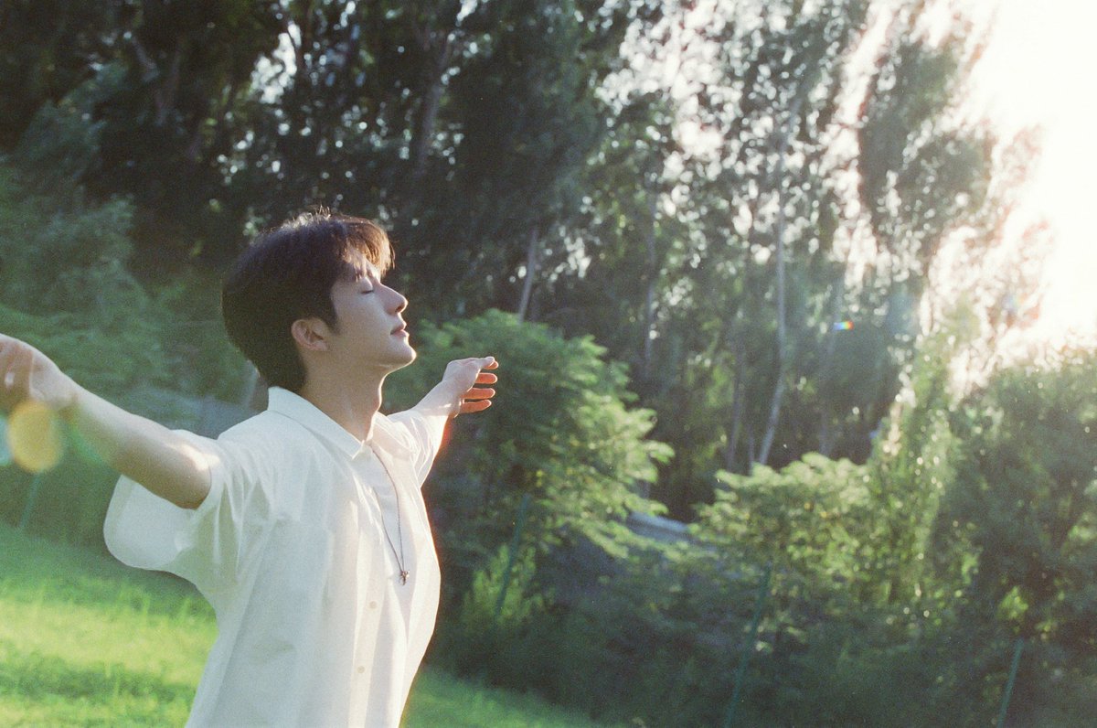 xinchengverse95's tweet photo. 260711 Weibo  

☀️💐🍃

#ZhangXincheng #张新成 https://t.co/LtZxEFuA6o