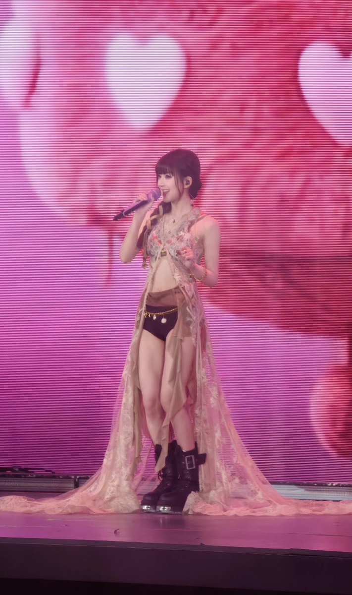 Theyin_co's tweet photo. Outfit Look No 9
"Just when we thought the fashion show was over, she drops Look 9! ๐โจ Zhao Lusi keeps on surprising us with endless beauty and perfection tonight. Truly a legendary night in Macau
#ZhaoLusi #RosyZhao #ConcertVibes #StageLook #GalaxyArena
#StayRomanticMacauD1 https://t.co/3bF3T5BUeM