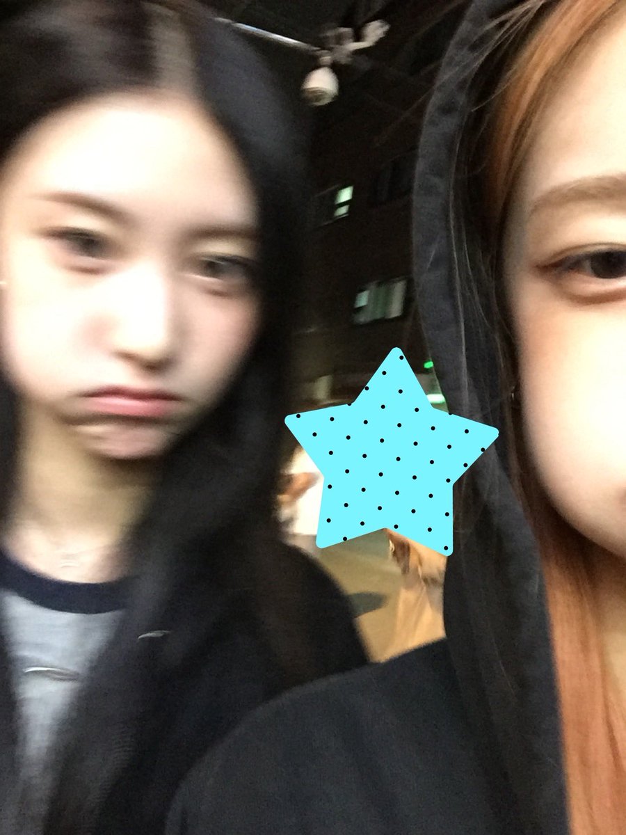 pxznue's tweet photo. 예뽀니즈 셀카 꺅💓💓💓💓💓💓 https://t.co/dvugzwBiF1