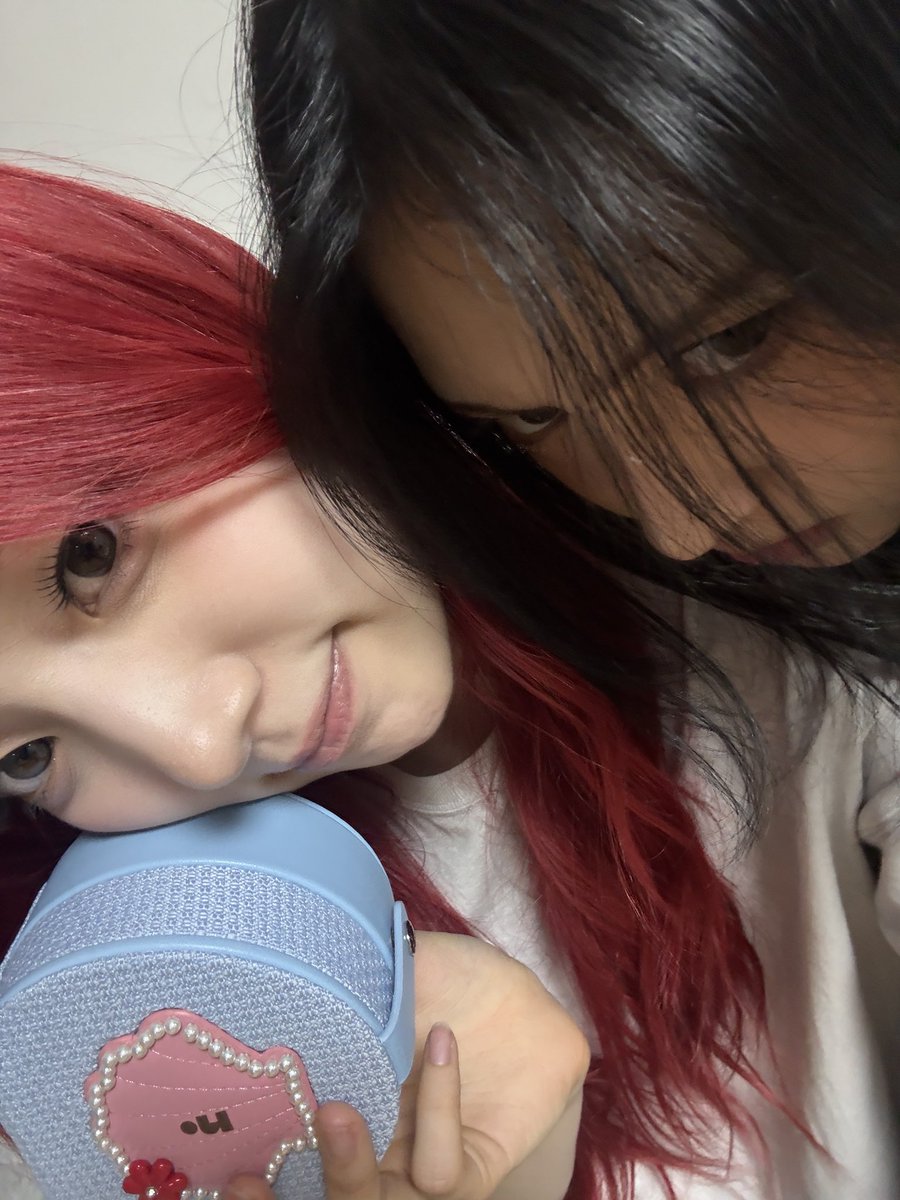 pxznue's tweet photo. 예뽀니즈 셀카 꺅💓💓💓💓💓💓 https://t.co/dvugzwBiF1