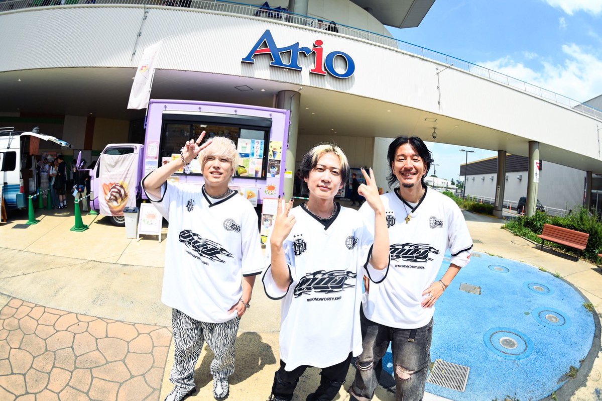 M_D_J_official's tweet photo. 7/11(SAT)
「 Peaceful World 2026 」 @ph_yutapi205
@アリオ上尾 屋外イベント広場(埼玉)
.
お越し頂いた皆様
ありがとうございました‼️
.
／
ℹ️8/10 Zepp Shinjukuワンマン開催💥
👇🎫絶賛チケット発売中🎫👇
https://t.co/4zH36apMwi
＼
.
本日のセトリも公開⬇️
__________________________
.
📝🎤TODAY SET LIST🎤📝
.
《1部》
 SE~summer~
ハジライハナインダ  
Smile 
エンターテイナー
カタオモイ 
STAY
two oh one seven
ツヨメテキーラ
.
《2部》
 SE~advance~
MEJERIEGO DANDY
Hey boy! 
TORICO
ヒロイン
HERO
クダラナ
ファンファーレ
.
各種音楽サイトにて楽曲配信中🎧
▷ https://t.co/KtWUaxKKNL
.
__________________________  
.
今後のライブスケジュールはこちらから⬇️
https://t.co/zH98rPsAbY
.
#MDJ photo by @mamikohu2