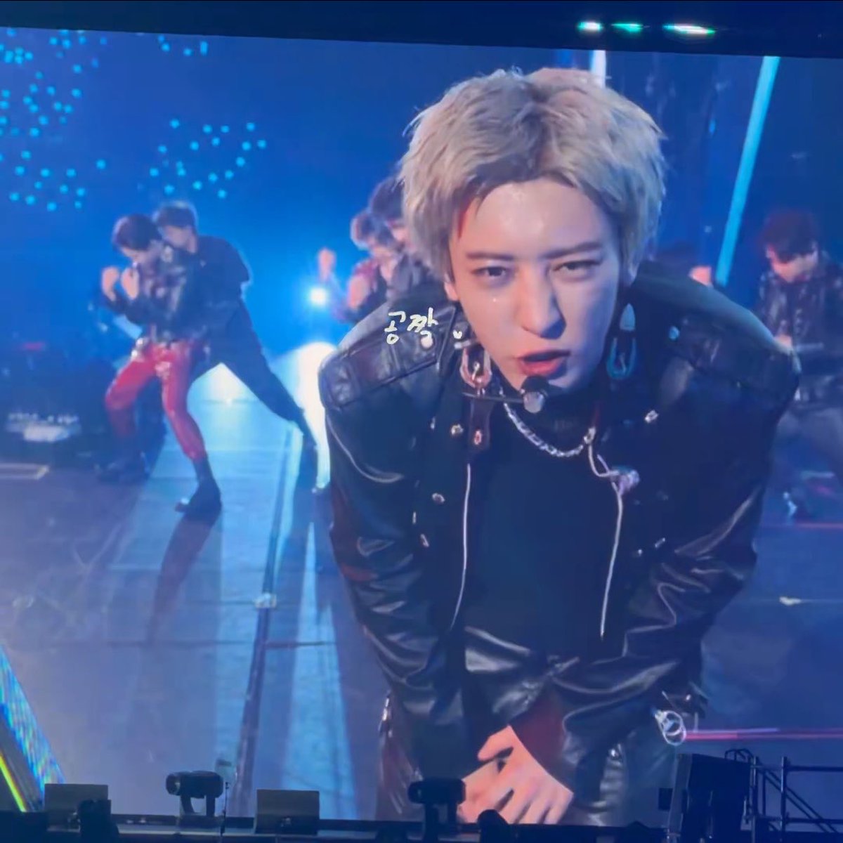 tomoonandbaek's tweet photo. ลุคนี้เหมือน อากิฮิโกะ คาจิ given มากกกก ถ้ามีจิวที่ปากที่คิ้วนะ ตายยๆๆๆๆๆๆ https://t.co/qBl2Vfg3vQ