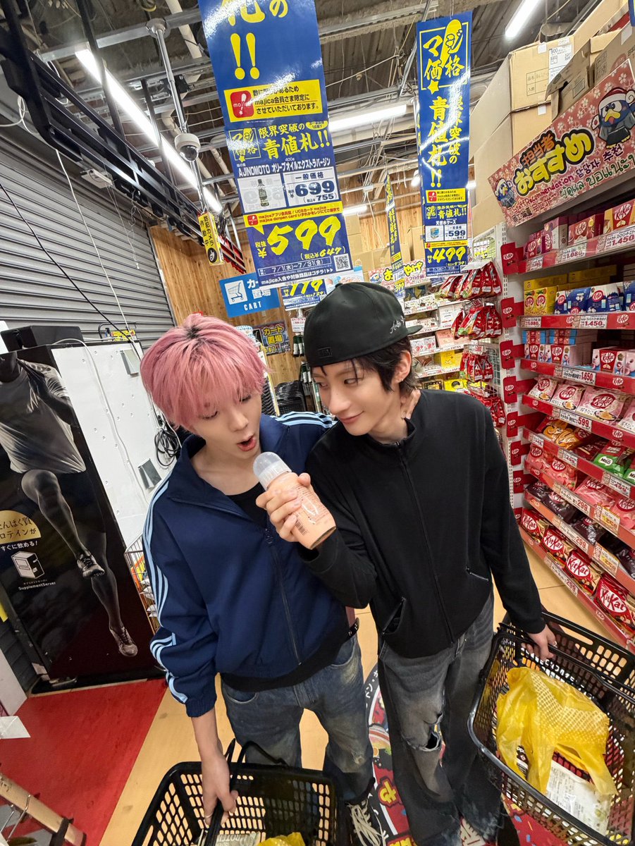 MYANTON_TH's tweet photo. เจ้าแอนตันกับพี่โชทาโร่ 🍦🍫 https://t.co/CRPmtECsUO