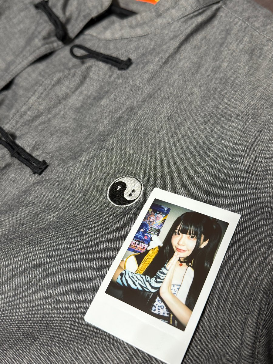 mitsutaso's tweet photo. カンフーシャツとMoneちゃん
#オキパリ
#THUNDERBOX
#謎の店 https://t.co/zbsvVCWiaq
