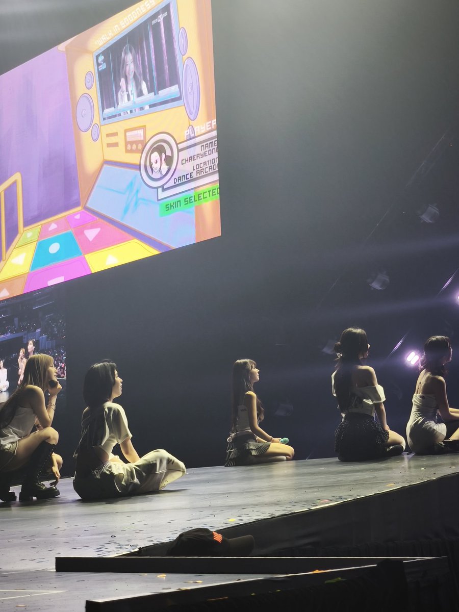Mjustine22's tweet photo. Huyyy super saya nung itzy con. Mas naenjoy ko to kesa nung last concert nila dito. 
Iba talaga pag standing e. Sabi ko pa naman last ko na to pero parang hirap tigilan. Hahaha https://t.co/PHtowCjvge