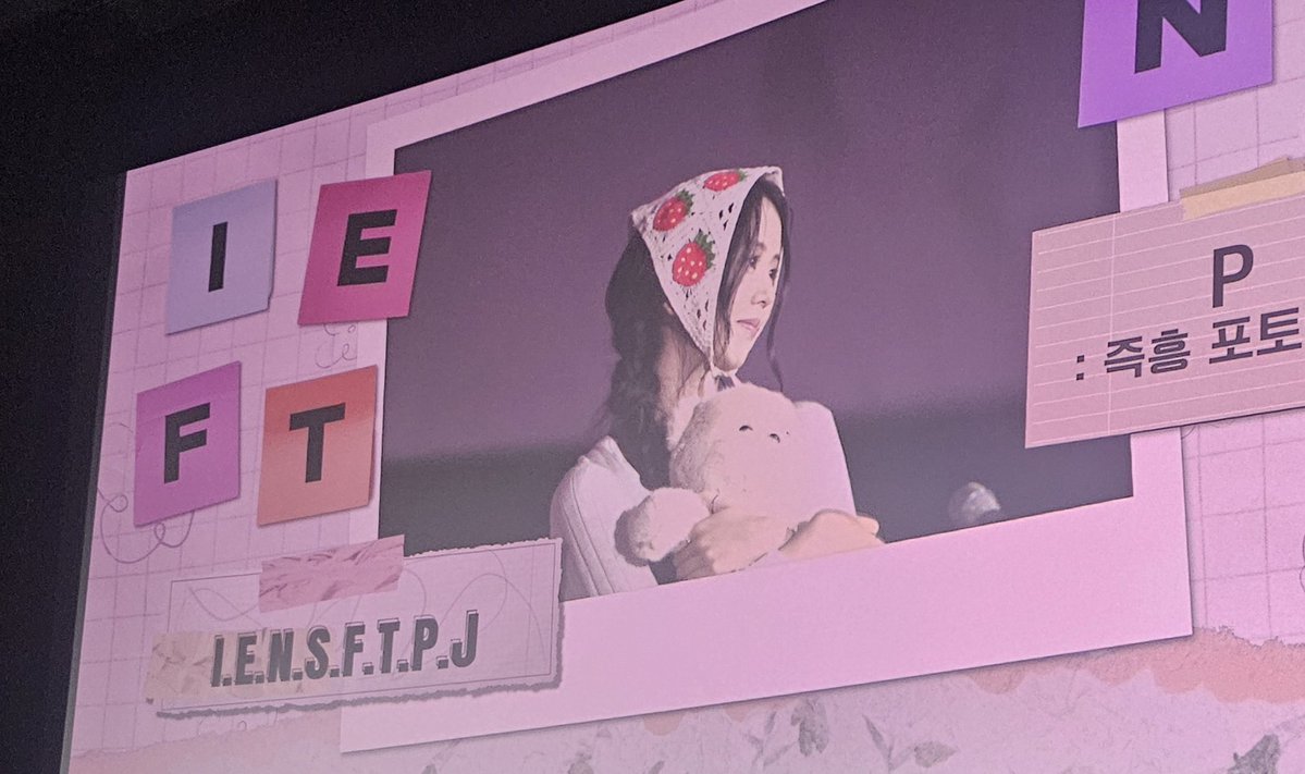 ssoiting's tweet photo. #김소현 팬밋업
조각조각 아이돌 팬싸템 착용한 쏘💕 https://t.co/csIFstoaqi