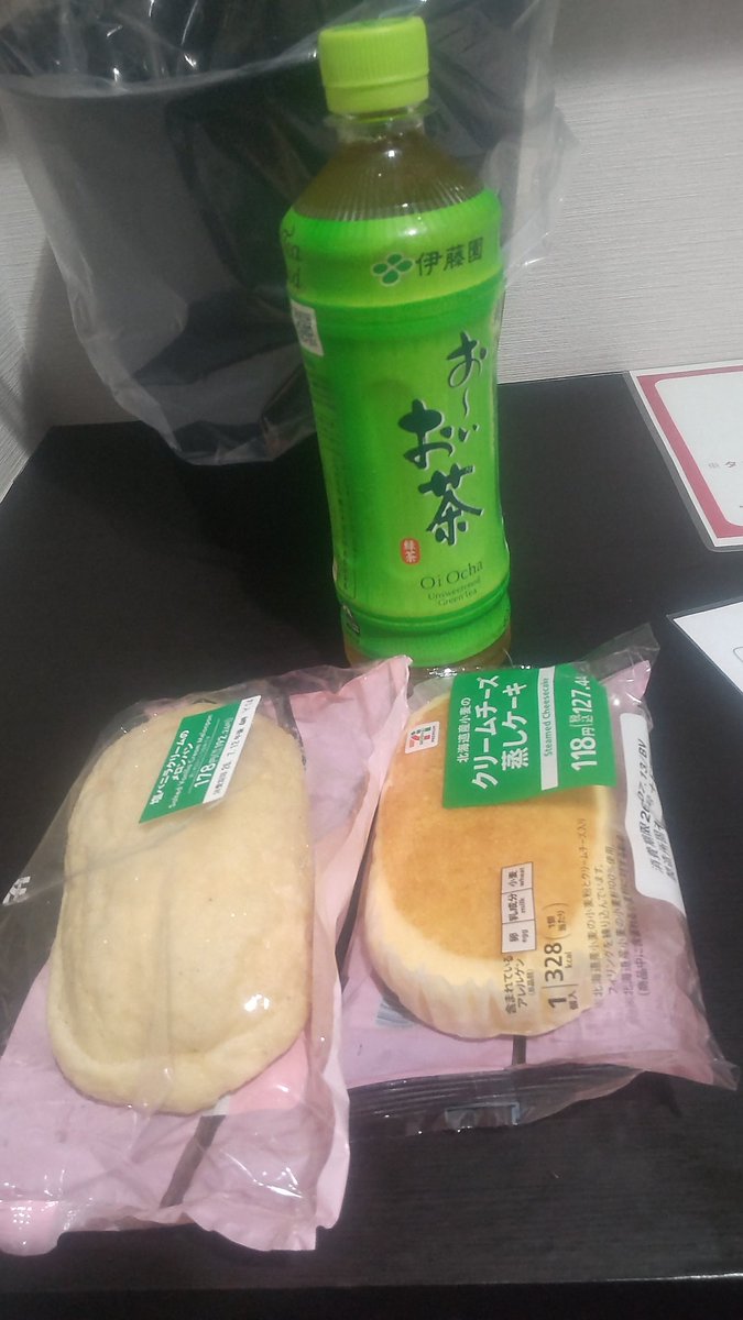 kanimiman's tweet photo. 俺、アニサマお疲れ様でした！ライブは最高に楽しかった！s席で真ん中寄りの前の方だったけど前モニターでしか見れなかったのが悲しかったくらいでほかは全部良かった！！帰りが人混みと電車に慣れてなくてストレスすごすぎて食欲ほとんどなくなったので夕飯はこれだけ。明日の朝しっかり食べる https://t.co/6WoQgBGlMW