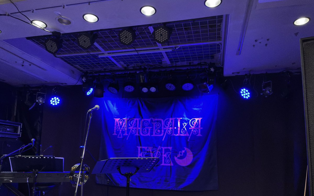 butako032's tweet photo. ひとりマグダライブ！
初参戦でした！！！あの時の記憶が！映像が！鮮明に覚えてるもんですね！！
大好きです！！
時間なくてチェキ撮れなかったの悔しい……
えびさわさんのコーラス聞けたのは幸せです。
また大阪でもやってほしい！お願いします！ https://t.co/ppequjHOYM
