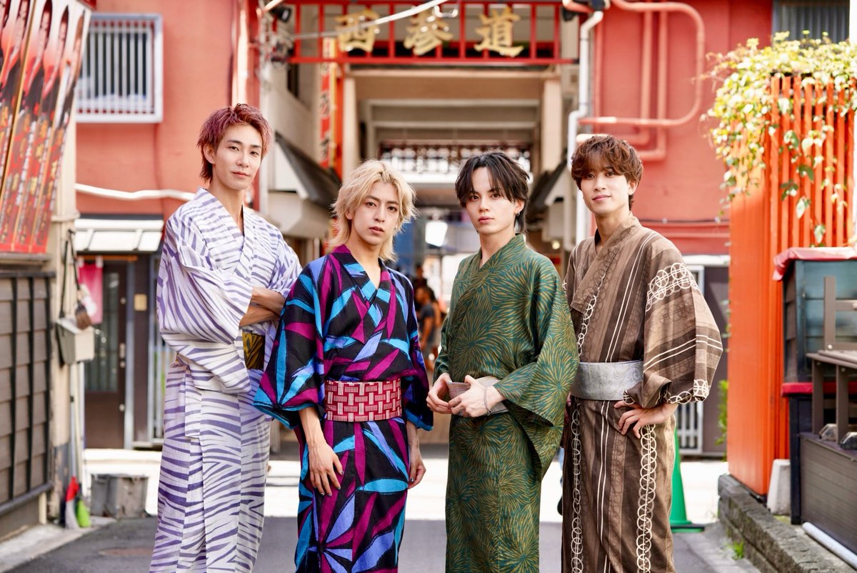 RapiNz_official's tweet photo. [ 𝗥𝗮𝗽𝗶𝗡𝘇 ｜ 𝗧𝗛𝗔𝗡𝗞 𝗬𝗢𝗨💫 ]

2026.07.11 Sat.
「RapiNz Free Live & シール交換会 in 浅草横町」
📍雷もんじゃ 前ステージ

浴衣Special、お楽しみいただけましたでしょうか？🎐
ご来場いただいた皆さま、
誠にありがとうございました✨

𝗡𝗘𝗫𝗧 𝗟𝗜𝗩𝗘
2026.07.12 Sun.
RapiNz 1st Single『ハイレート・ディーラー』リリースイベント
📍アリオ亀有 屋外イベントスペース

特別応援ゲストに #甘党男子 先輩をお迎えして開催🎤
熱中症対策をとった上でご参加をお願いいたします。

━━━━━━━━━━━━━━
▼ アリオ亀有 イベント詳細
🔗https://t.co/zvkTHQDbHM

▼ リリースイベント特設ページ
🔗https://t.co/nVWCrDkFkG
━━━━━━━━━━━━━━

#RapiNz 🌏🕊️ 
#ラピンズ #浅草横町
#シール交換 #シール交換会