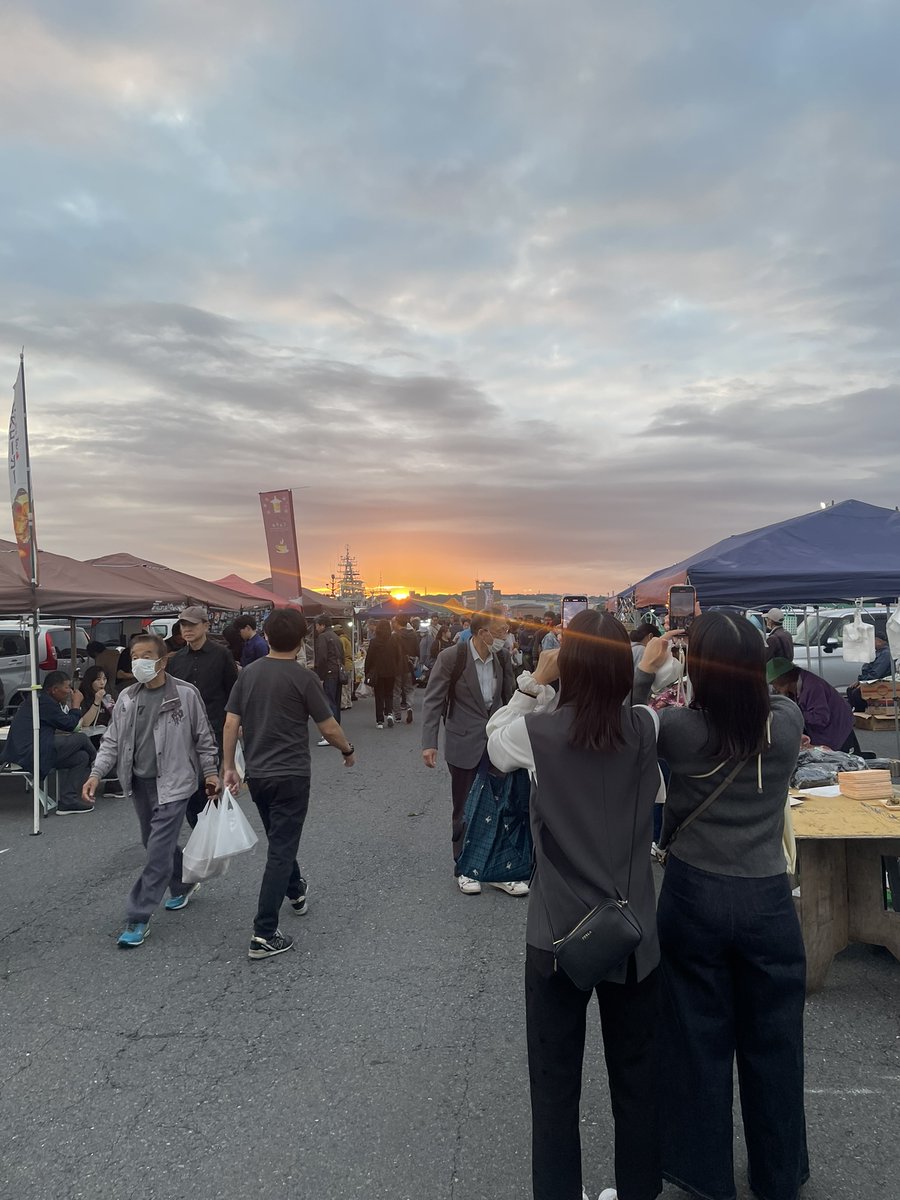 ROUTE360VR's tweet photo. Japan's biggest morning market is a "Pop-Up City" that vanishes in hours! 🐟  Tatehana Ganpeki in Aomori appears only at Sunday dawn with 300+ stalls. Dive into the local "Noise of Life" &amp; street food chaos in 360° VR!  Watch: [https://t.co/wY2qZ3z9Jx] #360VR #JapanTravel https://t.co/VumzKPIYGg