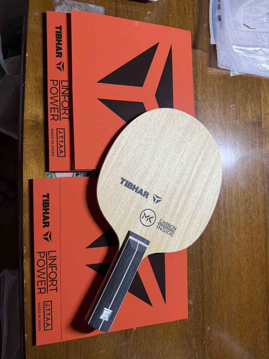 AD4SmEP5UX73612's tweet photo. ラージボールのラケットを変更🏓
前から気になっていたMKカーボンインサイド！！
ラバーはリンフォートパワー！！
これでよりよいレッスンを行なっていきたい✨ https://t.co/QTY6N5NjGp
